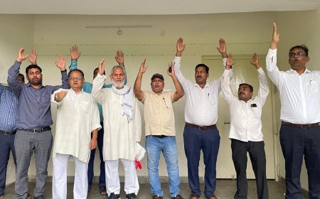 निजीकरण और उत्पीड़नात्मक कार्रवाइयों के वापस होने तक संघर्ष जारी रखने का संकल्प