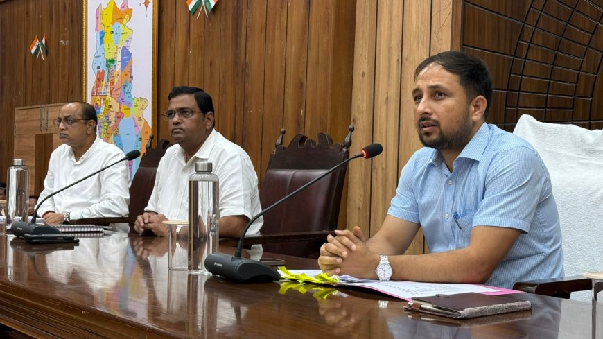 आउटसोर्स कर्मचारियों की मासिक समीक्षा बैठक करें जिम्मेदार--नगर आयुक्त