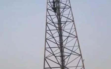 नशे में धुत युवक टावर पर चढ़कर घण्टों काटा बवाल