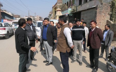 मंडलायुक्त ने हड़हवा रेलवे लाइन फ्लाइओवर का किया निरीक्षण