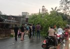 आँधी बारिश का कहर,दुकान मकान व गाड़ी छतिग्रस्त