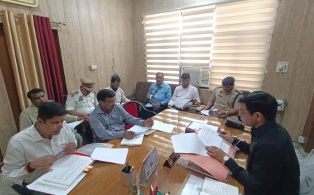 एडीएम सिटी गजेंद्र कुमार ने मासिक बैठक में ट्रैफिक, परिवहन व शिक्षा विभाग को दिए अहम निर्देश