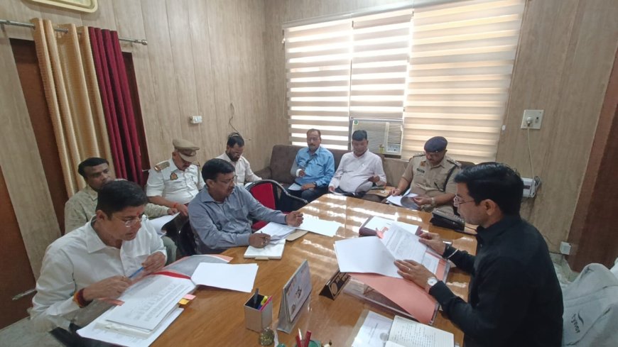 एडीएम सिटी गजेंद्र कुमार ने मासिक बैठक में ट्रैफिक, परिवहन व शिक्षा विभाग को दिए अहम निर्देश