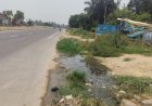 हाईवे किनारे नाली निर्माण न होने से लोगों मे भारी आक्रोश