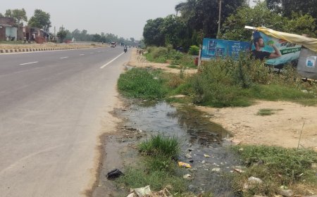 हाईवे किनारे नाली निर्माण न होने से लोगों मे भारी आक्रोश
