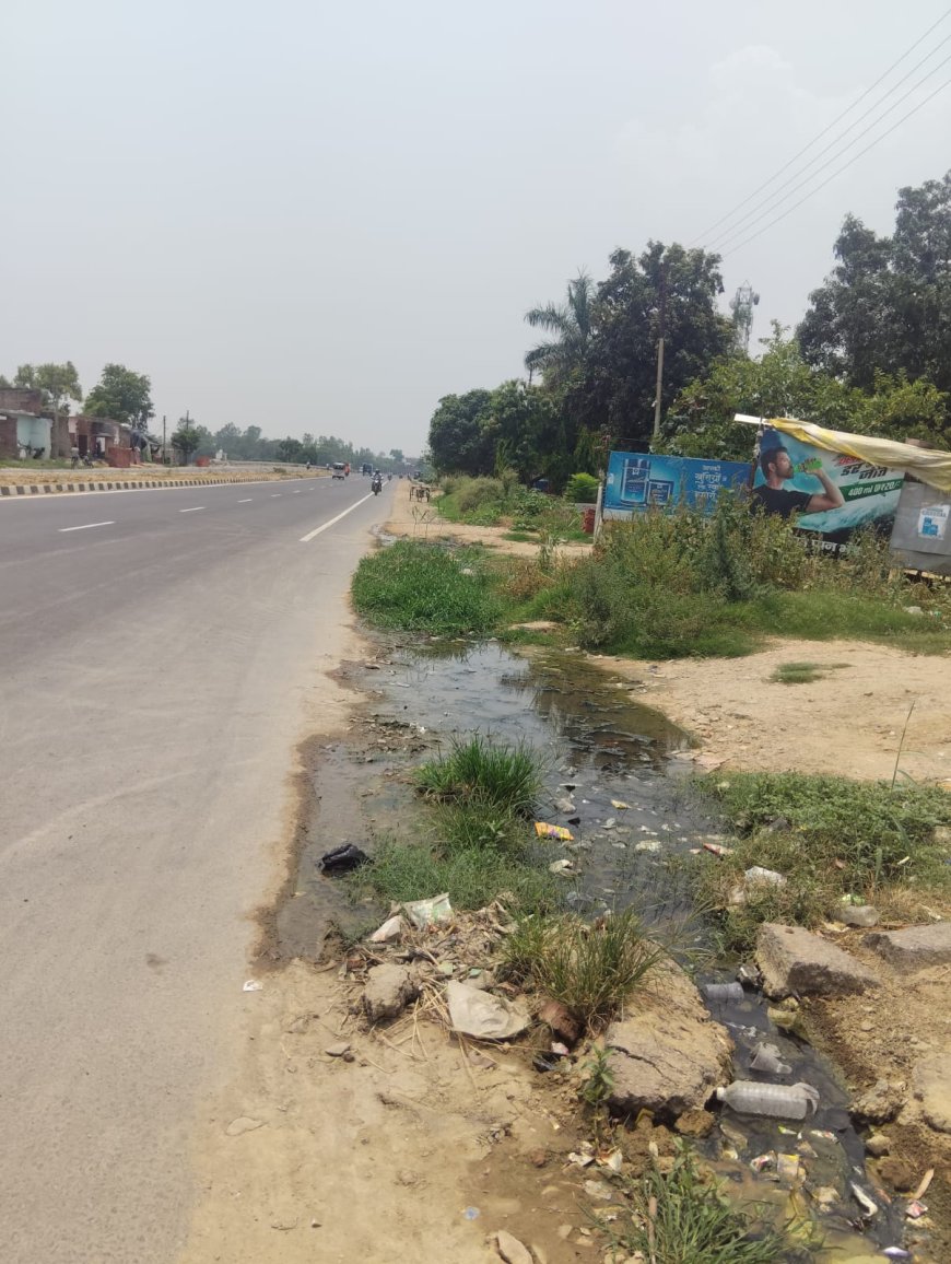 हाईवे किनारे नाली निर्माण न होने से लोगों मे भारी आक्रोश