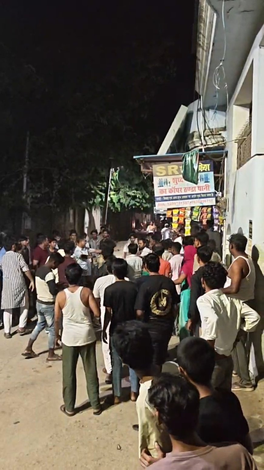 पार्षद के घर चढ़कर सफाई कर्मचारी की पिटाई, महिला से छेड़खानी का आरोप; मारपीट के वीडियो वायरल