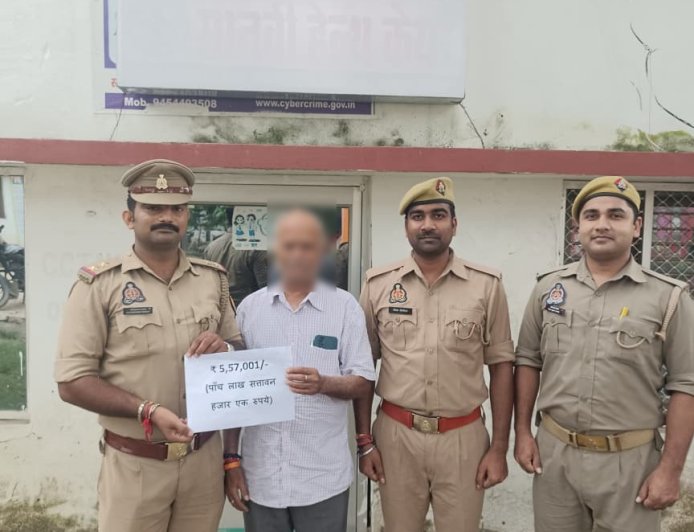 पेंशन बंद होने का डर दिखाकर छह खातों से उड़ाए 5.63 लाख, चिलुआताल पुलिस ने 5.57 लाख वापस कराकर रिटायर्ड बैंक अधिकारी को दी बड़ी राहत