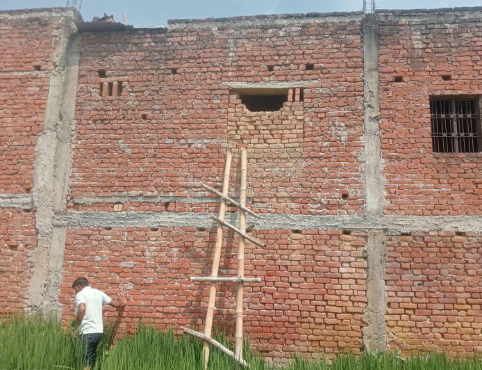 देईसांड़ में कपड़े की दुकान में नकबजनी, रात्रिगस्त पर उठे सवाल